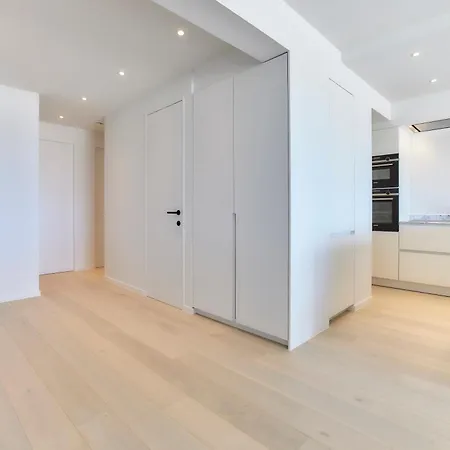 Lecomte - The Shoreline Waves 125 Apartment *