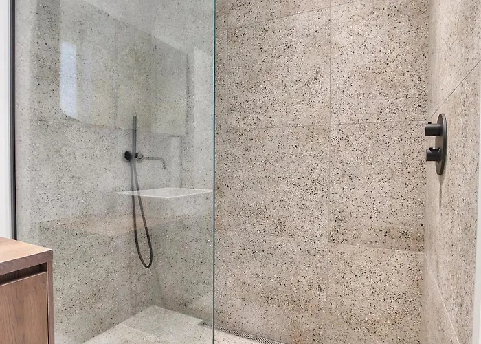 Lecomte - The Shoreline Waves 125 Apartment *